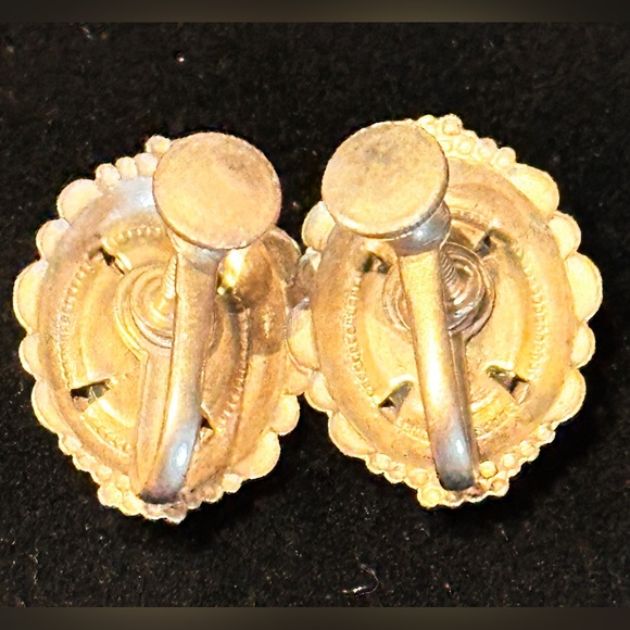 VTG Antique Victorian  CAMEO Screw Back Earrings - Picture 5 of 6